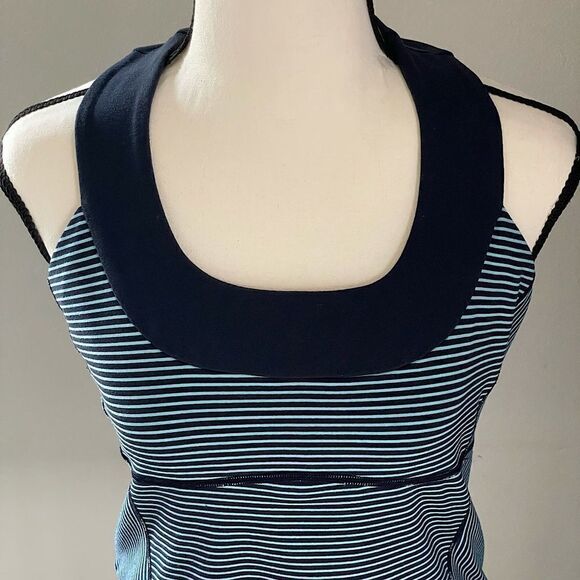 Lululemon Dark and Light Blue Halter/Racerback Athletic Tank-Top. Fits Like an 8 - Picture 2 of 6